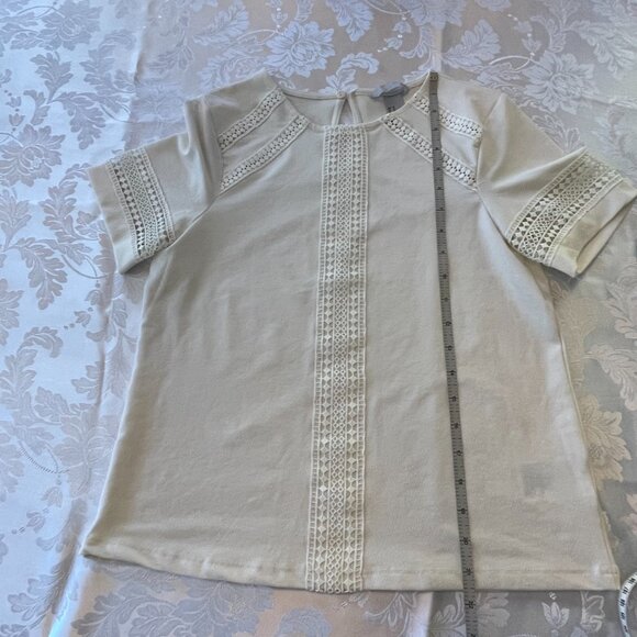 White short sleeve top with lace detailing in size XS - Picture 6 of 8